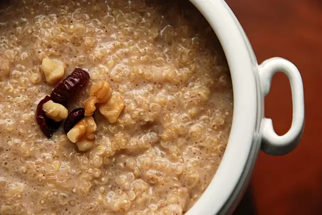 Al seguir el día de cereales de la dieta de los 6 pétalos, se permite añadir unas cuantas nueces a la papilla. 